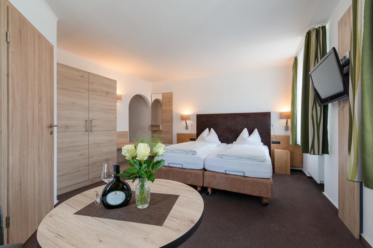 Gasthof & Hotel Goldene Krone Iphofen Ngoại thất bức ảnh